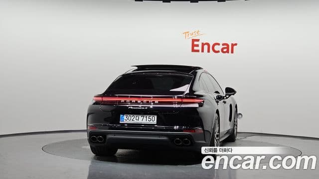 Porsche Panamera (976) 4