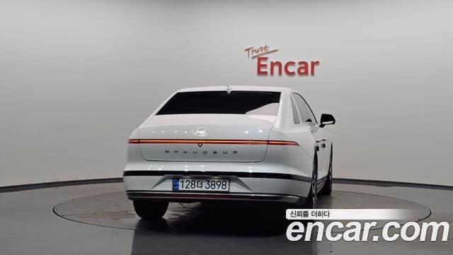 Hyundai Grandeur (GN7) 3