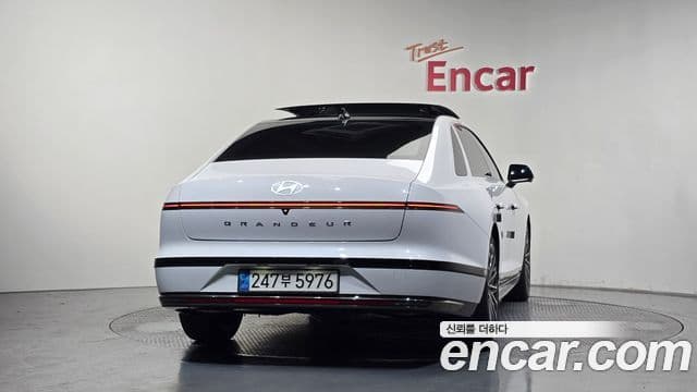 Hyundai Grandeur Hybrid (GN7) 4