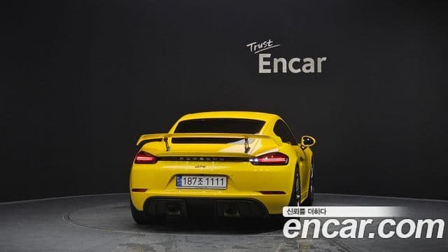 Porsche 718 Cayman 3