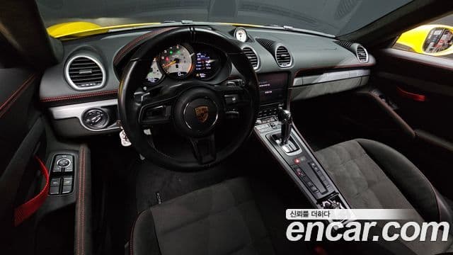 Porsche 718 Cayman 4