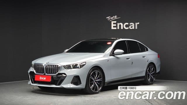 BMW 5 Series (G60)