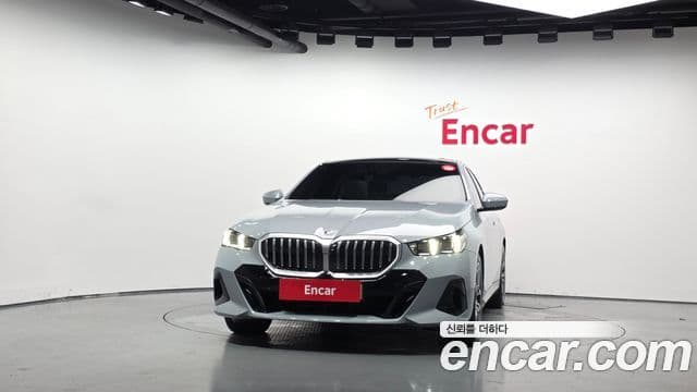 BMW 5 Series (G60) 3