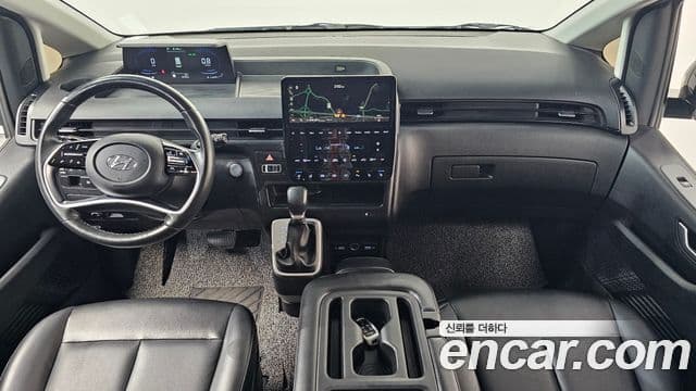 Hyundai Staria 4