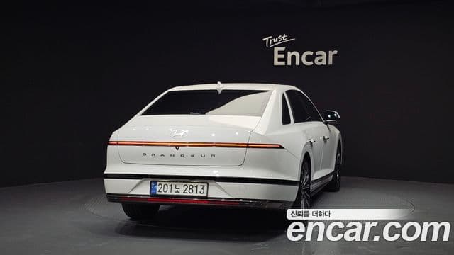 Hyundai Grandeur (GN7) 4