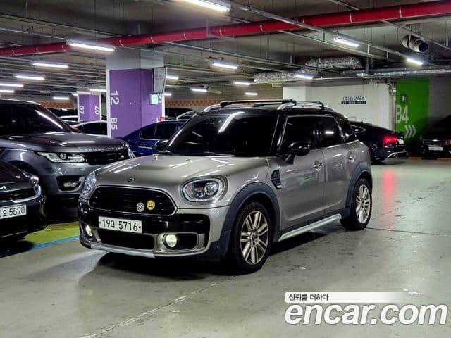 MINI Cooper Countryman 2