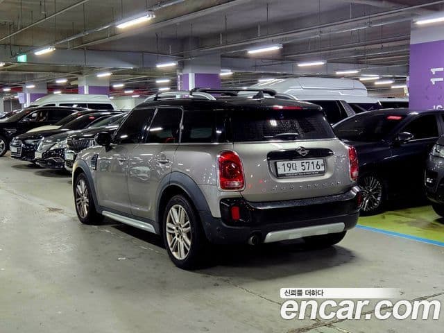 MINI Cooper Countryman 3