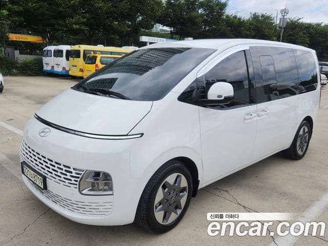 Hyundai Staria 1
