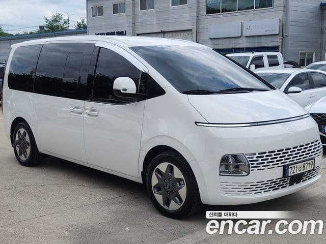 Hyundai Staria 2