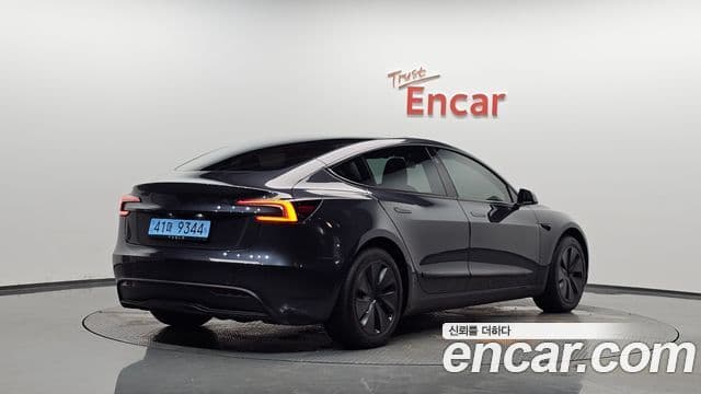 Tesla Model 3 2