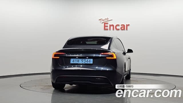 Tesla Model 3 4