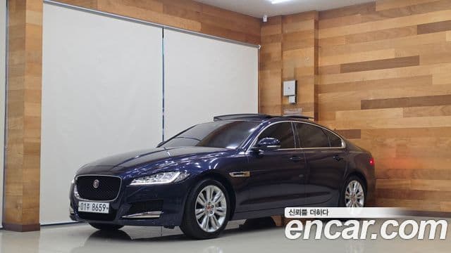 Jaguar XF (X260) 1