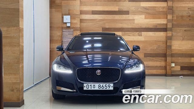 Jaguar XF (X260) 3
