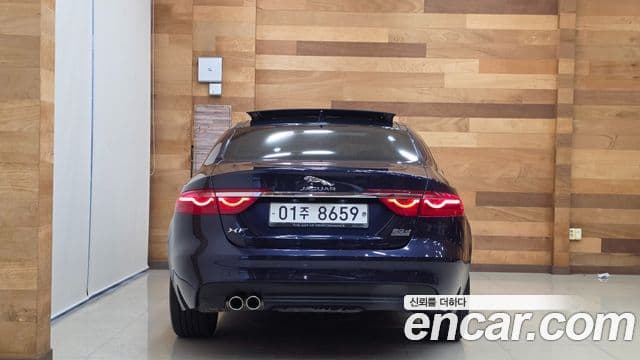 Jaguar XF (X260) 4