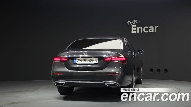 Mercedes-Benz E-Class W213 4