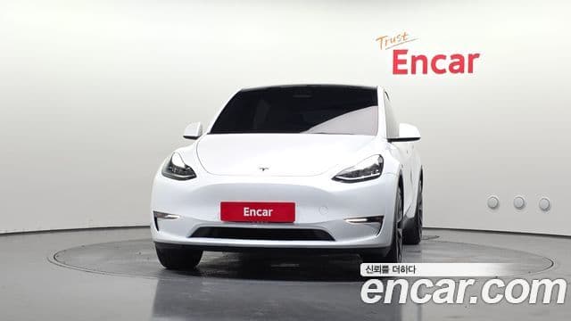Tesla Model Y 2