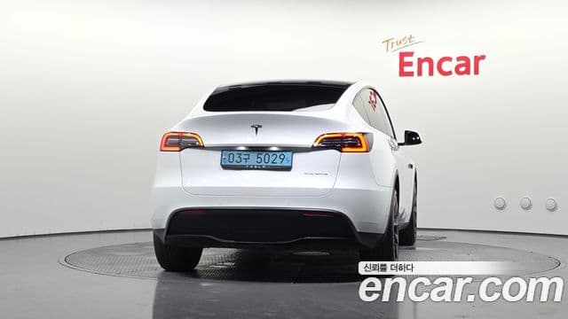 Tesla Model Y 3