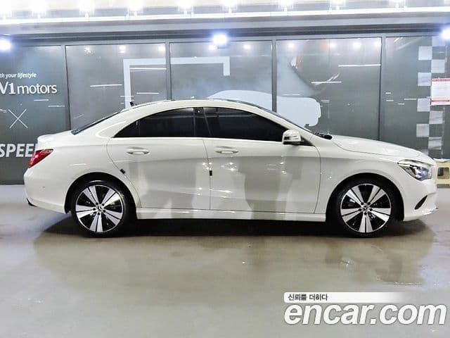 Mercedes-Benz CLA-Class C117 3