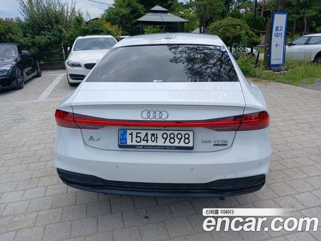 Audi A7 (4K) 3