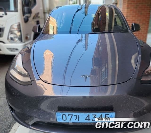 Tesla Model Y 2