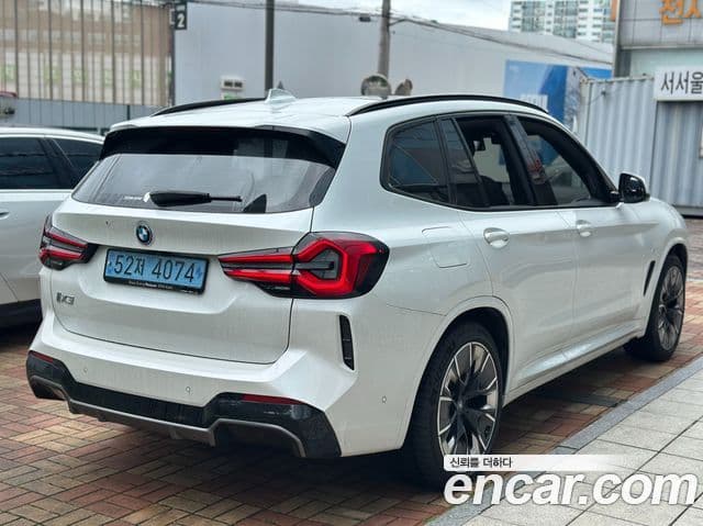 BMW iX3 4