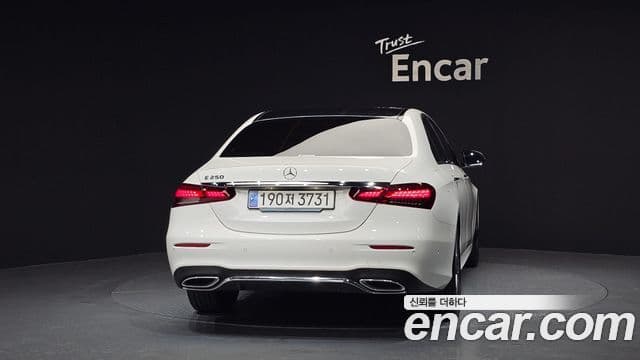 Mercedes-Benz E-Class W213 4