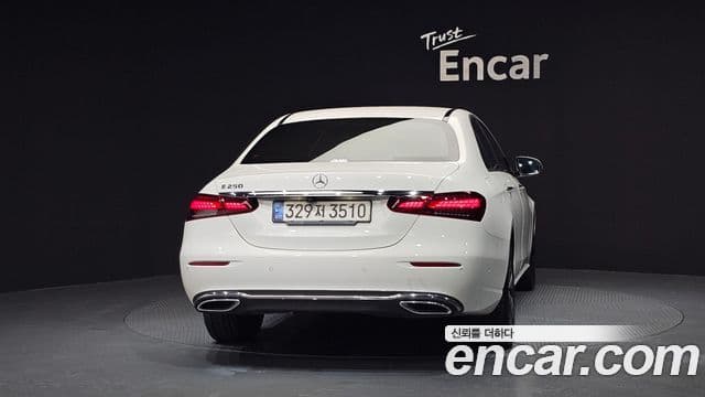 Mercedes-Benz E-Class W213 4