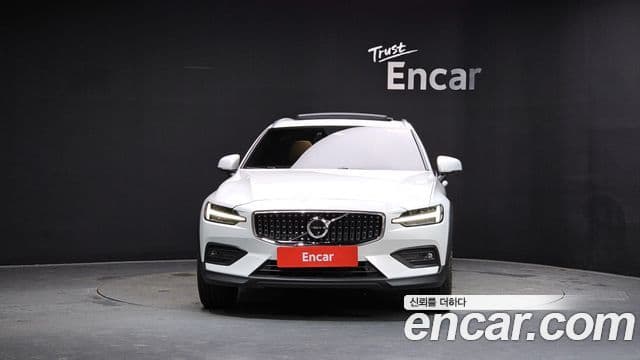 Volvo V60 Cross Country 2nd Gen 2