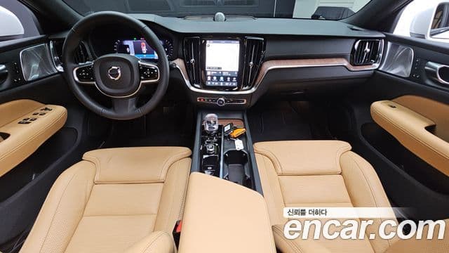 Volvo V60 Cross Country 2nd Gen 4