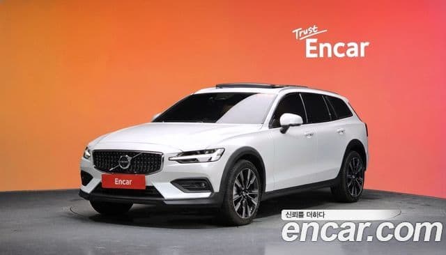 Volvo V60 Cross Country 2nd Gen — 1