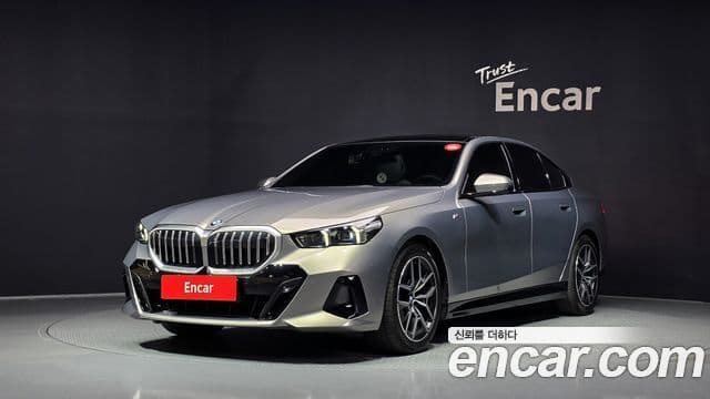 BMW 5 Series (G60)