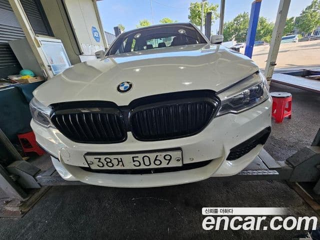 BMW 5 Series (G30)