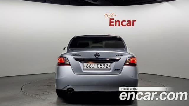 Nissan Altima 3