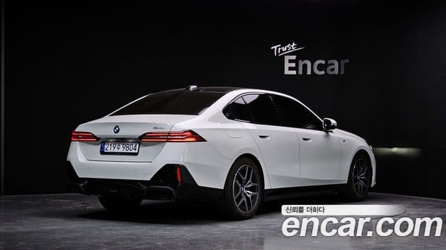 BMW 5 Series (G60) 2