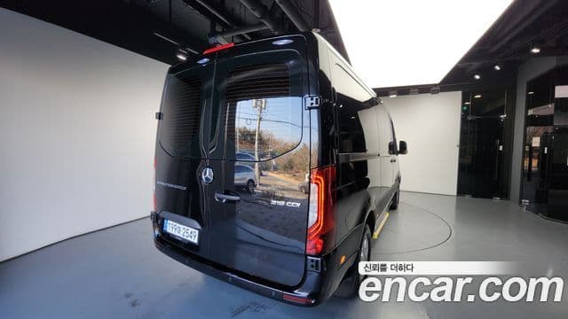 Mercedes-Benz Sprinter 4