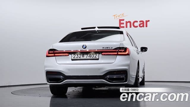 BMW 7 Series (G11) 4