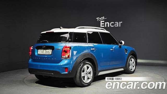 MINI Cooper Countryman 2