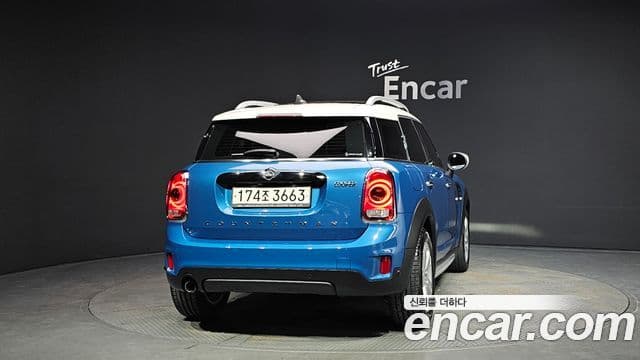 MINI Cooper Countryman 4