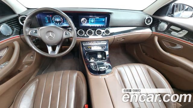Mercedes-Benz E-Class W213 4