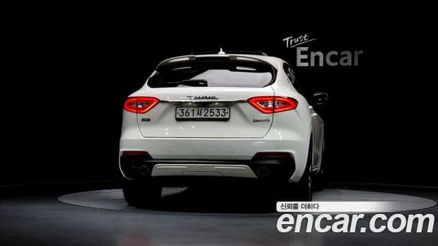 Maserati Levante 3