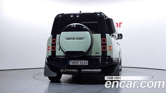 Land Rover Defender (L663) 4