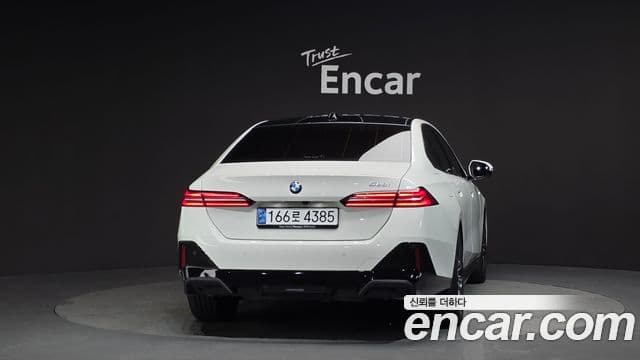 BMW 5 Series (G60) 3