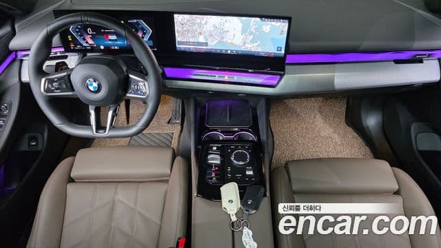 BMW 5 Series (G60) 4