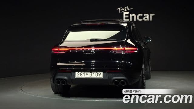 Porsche Macan 3