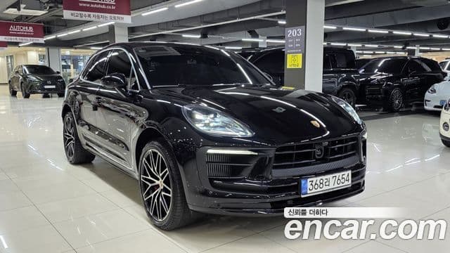 Porsche Macan — 1
