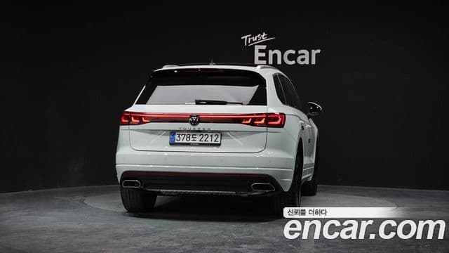 Volkswagen Touareg 3rd Gen 4