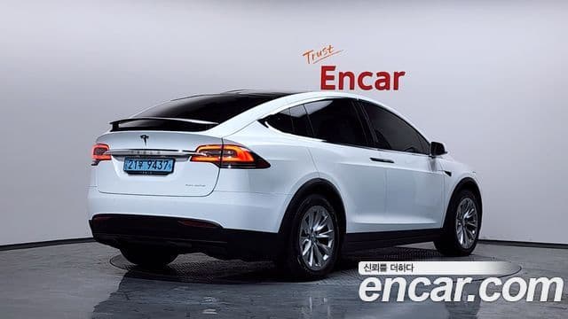 Tesla Model X 2