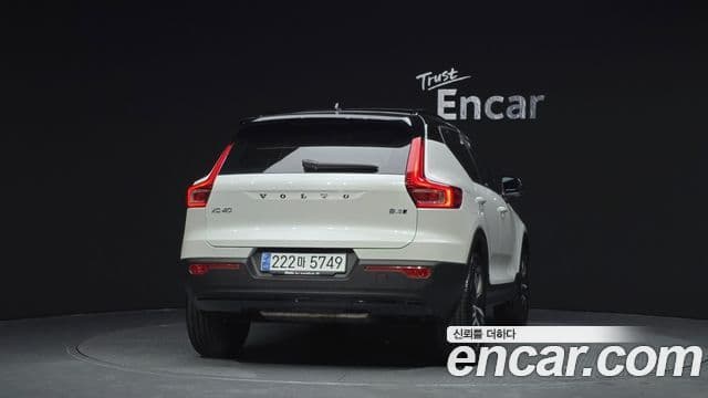 Volvo XC40 4