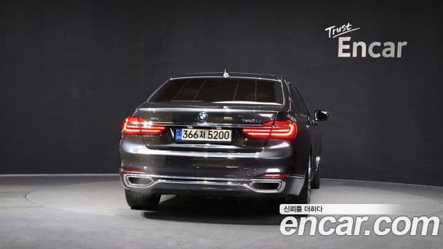 BMW 7 Series (G11) 4
