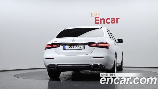 Mercedes-Benz E-Class W213 4